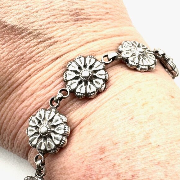 Vintage Sterling Silver Womens Bracelet 8 Inch Flower Design - Picture 1 of 3